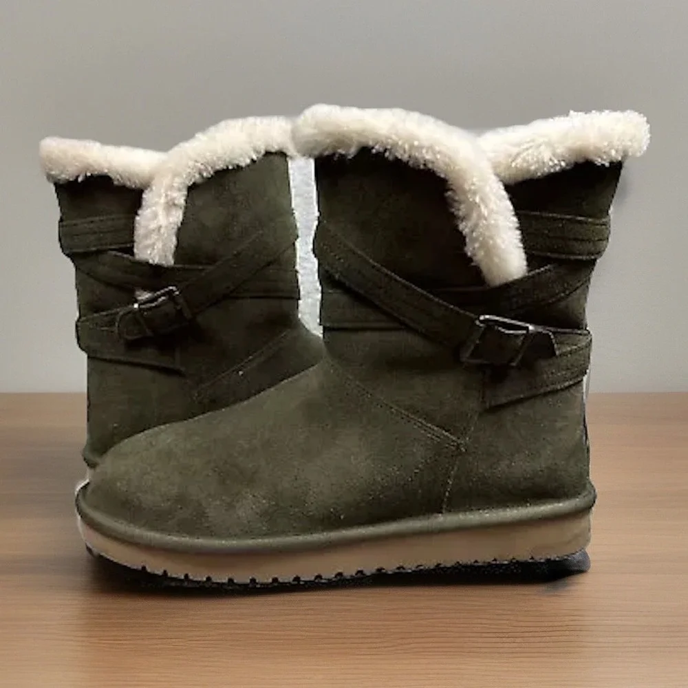 Koolaburra UGG‎ Short Boot Sz 9 Suede Olive Green Faux Fur Strap Delene Cozy EUC